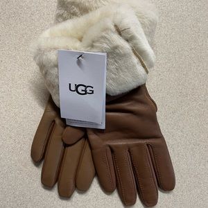 UGG Women’s Classic Leather Shorty Tech Chestnut Gloves